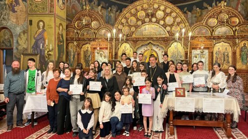 Elevi premiaţi în biserica Parohiei Parcul Călăraşi