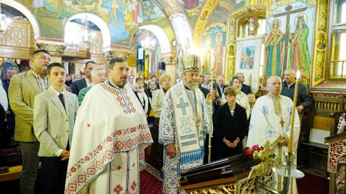 Liturghie arhierească în biserica veche din cartierul sibian Turnişor