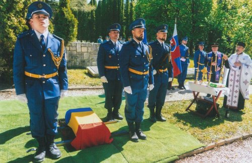 Reînhumarea osemintelor unui soldat român necunoscut în Cimitirul din Zvolen