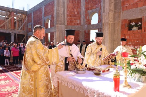 Piatră de temelie pentru o nouă biserică în parohia vrânceană Lămotești