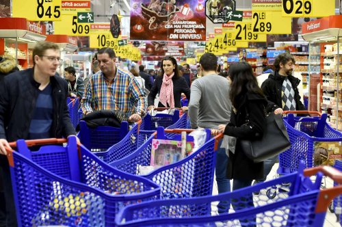 Vineri, ziua de cumpărături a românilor