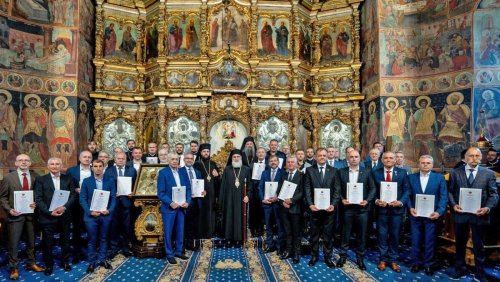 Ședinţa de constituire a Adunării eparhiale a Arhiepiscopiei Romanului și Bacăului