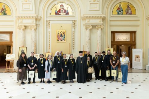 Pelerini ortodocși și catolici în vizită la Palatul Patriarhiei