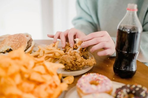 Alimentele ultraprocesate, asociate riscului de depresie şi anxietate