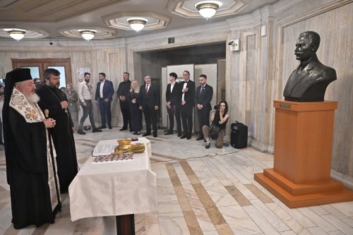 Bustul lui Vasile Stroescu, dezvelit la Palatul Parlamentului