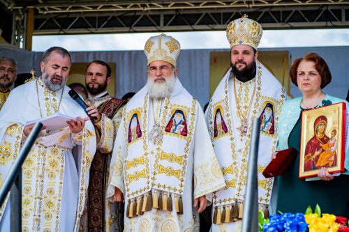 O nouă „poartă către Cer” sfințită în Protopopiatul Onești