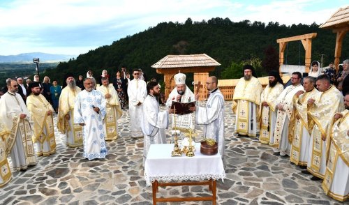 A fost sfinţită biserica Schitului „Sfinții Români”-Borloveni din Banat