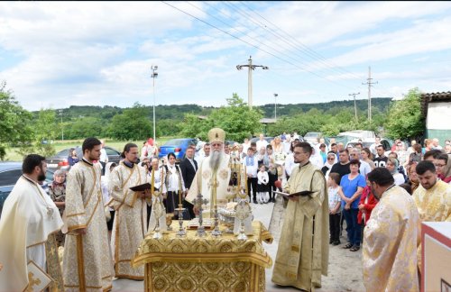 O nouă biserică sfinţită în Arhiepiscopia Râmnicului