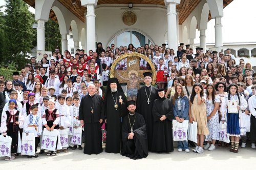 Întâlnirea Tinerilor Ortodocși Bihoreni la Mănăstirea „Sfânta Cruce” din Oradea