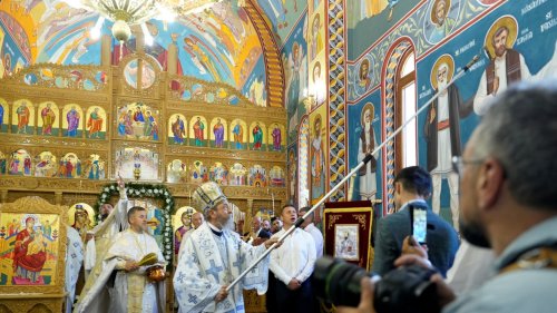 Biserica „Sfinţii Apostoli Petru și Pavel” din oraşul Agnita a fost târnosită