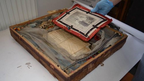 Documente istorice descoperite într-un tablou de nuntă 