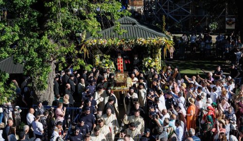 Procesiune cu moaștele Sfântului Ioan cel Nou la Suceava