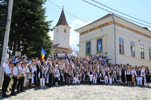 „Tradiţii în imagini”, la a zecea ediţie, în Turnu Roşu