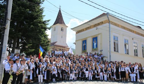 „Tradiţii în imagini”, la a zecea ediţie, în Turnu Roşu