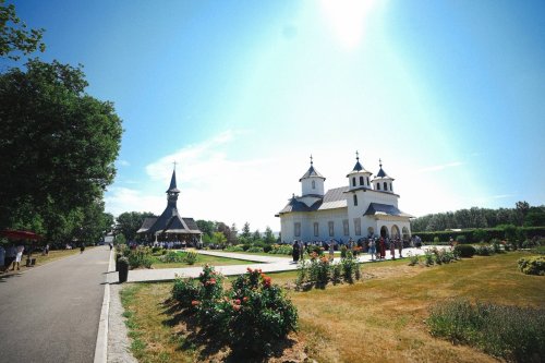 Moaștele Sfântului Cuvios Serafim cel Răbdător la Mănăstirea Bobota