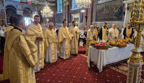 Sărbătoare luminoasă la Catedrala veche a Aradului