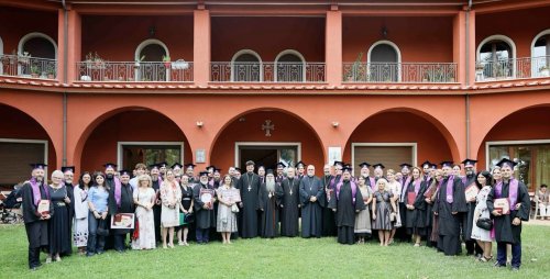 Festivitate de absolvire la Extensia de la Roma a Facultății „Justinian Patriarhul”