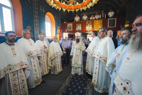 Slujire arhierească și binecuvântarea noii capele mortuare din Cormeniș, Sălaj