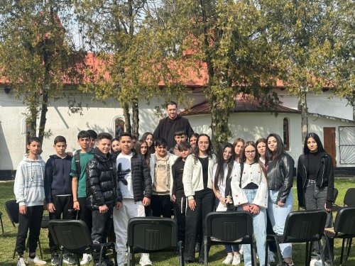 În Eparhia Târgoviștei continuă activitățile cu tineretul