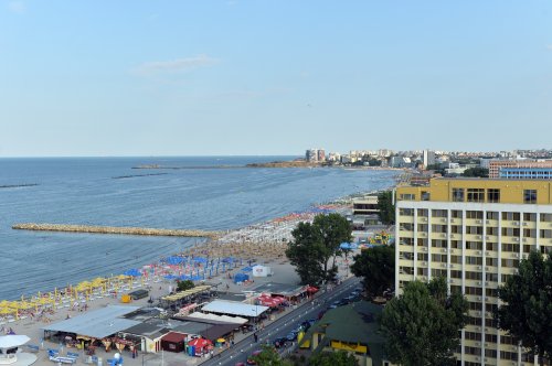 Mai multe locuri de cazare pe litoral