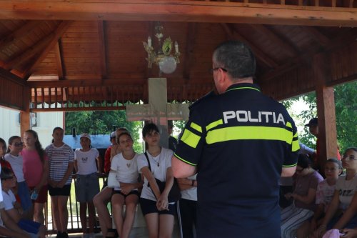 Polițiștii din Iași, în tabăra de vară de la Parohia Horodiștea