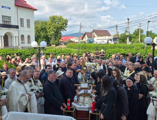 Părintele Vasile Cojocariu, condus pe ultimul drum la Humulești