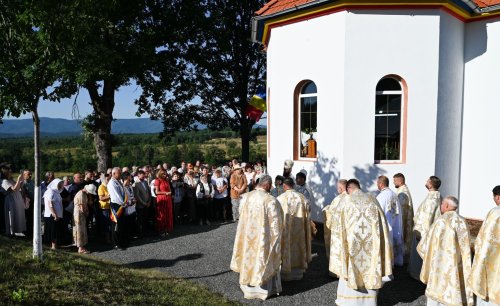 Biserica parohiei hunedorene Obârșa a fost târnosită