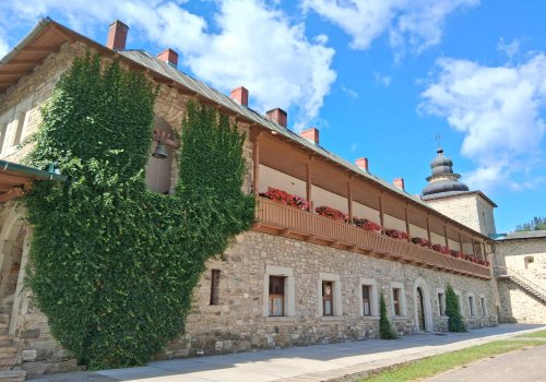 O geografie duhovnicească a Rugului Aprins: Mănăstirea Slatina