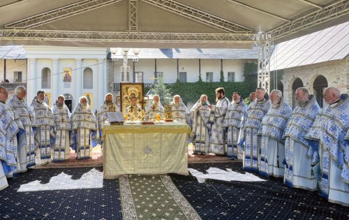 Praznicul Icoanei Maicii Domnului „Îndrumătoarea”, sărbătorit la Mănăstirea Neamț
