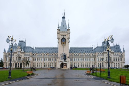 Expoziție dedicată istoriei aeronauticii la Palatul Culturii