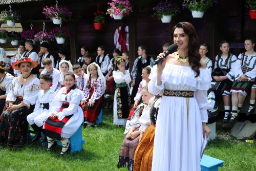 „Să lăsăm copiilor moștenire dragostea față de Dumnezeu, pentru familie și pentru cultura românească”