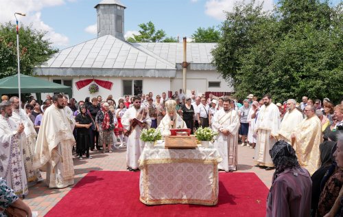 Sfinţirea bisericii dintr-o parohie din judeţul Brăila