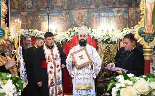 Slujirile ierarhilor hunedoreni în Duminica a șasea după Rusalii