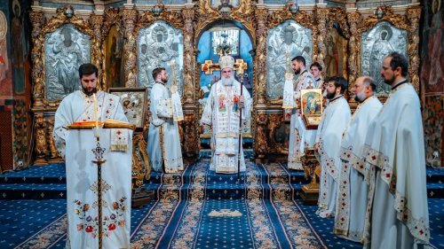 Liturghie arhierească la Catedrala Arhiepiscopală din Roman
