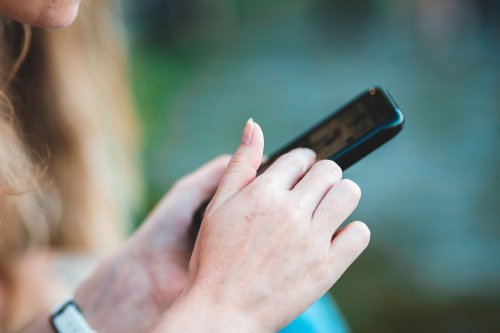 Majoritatea românilor a experimentat fraudele online