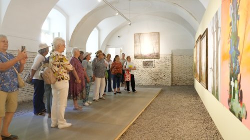 Beneficiarii Centrului „Sfânta Treime” din Sibiu participă la ateliere de art-terapie