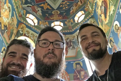 Slujitori ai Sfântului Altar şi pictori bisericeşti