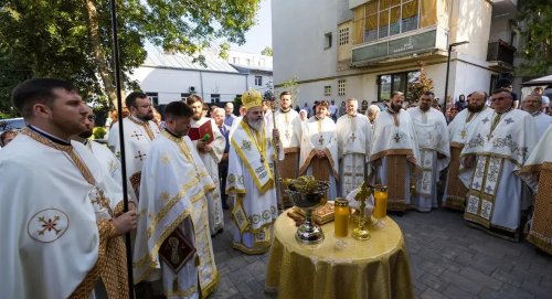 Resfințirea Bisericii „Sfântul Ilie” din Huși