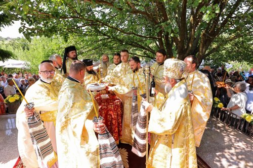 Schitul Săseni din județul Buzău și‑a sărbătorit ocrotitorul spiritual