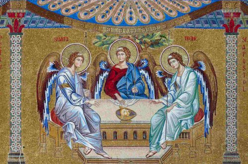 75 de ani de lumină și slujire sub binecuvântarea Patriarhului Avraam 