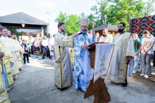 Biserica Parohiei Călugărenii Noi din județul Botoșani a îmbrăcat veșmânt de har