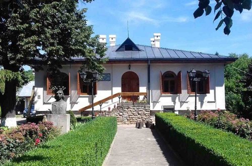 Expoziție aniversară la Muzeul Viei și Vinului din Hârlău