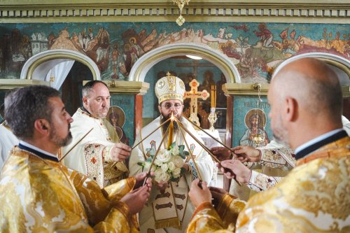 Sfințirea noului iconostas și binecuvântarea capelei mortuare din Parohia Popteleac, Sălaj