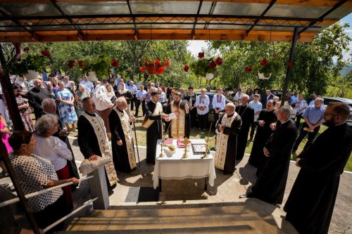 Liturghie arhierească și binecuvântarea casei parohiale din Parohia Poienița, Sălaj