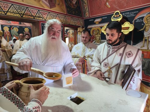 Sfinţirea unei biserici din judeţul Mehedinţi