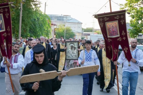 Pelerinajul cu Icoana Maicii Domnului de la Mănăstirea Adam