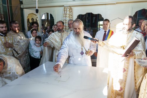 Resfințirea bisericii Parohiei Rădeni