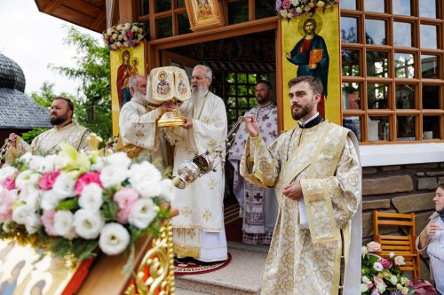Prinos de laudă şi evlavie Sfintei Teodora de la Sihla la mănăstirea ei