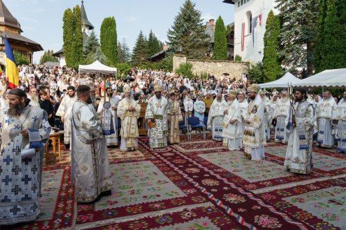 Sărbătorile nemţene au culminat cu hramul Mănăstirii Sihăstria
