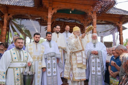 Slujire arhierească pe „Taborul Argeşului”